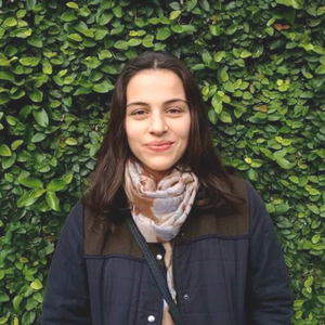Luísa Fonte Oliveira Mestre em Medicina Veterinária pelo ICBAS, Universidade do Porto. Realizou Estágio Curricular no Serviço de Citologia Veterinária do ICBAS, no Anicura CHV Porto - Centro Hospitalar Veterinário e no Hospital Veterinário da Universidade do Tennessee. Atualmente exerce atividade profissional no Anicura CHV Porto e é estudante do programa doutoral em Ciências Biomédicas da Universidade do Porto, na área de Patologia Clínica. Participou em diversas formações de Citologia Veterinária e nos congressos europeus de Patologia Clínica, tendo sido premiada com o melhor poster científico em 2021. Autora de um artigo em revista internacional de Patologia Clínica.