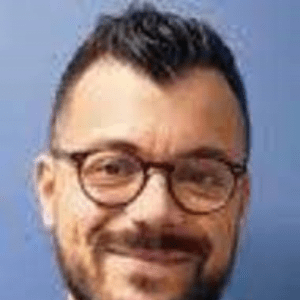César Gomes MSc, MRCVS, Diplomado pelo Colégio Europeu de Cirurgia Veterinária Diplomada pelo Colégio Europeu de Cirurgia Veterinária (ECVS) Especialista Europeu Veterinário em Cirurgia de Animais de Companhia (EBVS) Especialista reconhecido pelo Royal College of Veterinary Surgeons (RCVS), Reino Unido Licenciado em Medicina Veterinária, ICBAS-UP (2012)