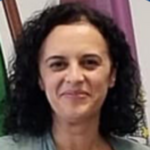 Anabela Almeida Licenciada em Ciências Farmacêuticas e Mestre em Tecnologias do Medicamento pela Faculdade de Farmácia da Universidade de Coimbra (FFUC), obteve o grau de Doutor, na especialidade de Farmacologia, pela mesma Universidade, em 2008. Integrou o Departamento de Ciências Veterinárias da Escola Universitária Vasco da Gama em 2002, onde leciona e coordena as unidades curriculares de Farmacologia e Toxicologia. Colabora em ciclos de estudos, designadamente no Mestrado em Farmacologia Aplicada e Mestrado em Segurança Alimentar da FFUC. Para além da investigação desenvolvida na área de farmacocinética clínica/farmacocinética populacional de fármacos antiepiléticos, recentemente a sua atividade científica centrou-se nos antimicrobianos, destacando-se neste contexto a sua participação como Guest Editor na revista Antibiotics (IF 5.222), no Special Issue: “Antimicrobials Use: Clinical Safety to Environmental Risk – Learning from One Health Approach”.