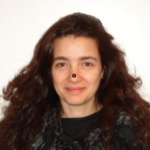 Ana Luísa Lourenço Licenciada em Engª Zootécnica (1994) e em Medicina Veterinária (2003), e doutorada em Nutrição e Fisiologia animal (2008) pela Universidade de Trás-os-Montes e Alto Douro (UTAD). Diplomada pelo European College of Veterinary and Comparative Nutrition (ECVCN) (2017). Professora auxiliar do departamento de Zootecnia da Escola de Ciências Agrárias e Veterinárias da UTAD. Docente de Fisiologia Animal e Nutrição Clínica do Mestrado integrado em Medicina Veterinária da UTAD. Presta serviço de Especialista em Nutrição de Animais de Companhia no Hospital Veterinário da UTAD e na spin–off UTAD Nut4Pet, empresa de que é fundadora. Secretária do ECVCN e membro do Comité Científico da Federação Europeia de Fabricantes de Alimentos para Animais de Companhia (FEDIAF)