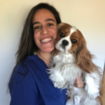 Sofia Carvalho Médica veterinária especialista em oncologia médica pelo colégio americano de medicina interna veterinária (ACVIM) e pelo colégio Royal de médicos veterinários (RCVS, Reino Unido). Licenciatura em medicina veterinária pela Universidade Autónoma de Barcelona em 2009. Internato em oncologia médica de pequenos animais no Royal Veterinary College (RVC), Londres, e trabalho como investigadora de ensaios clínicos de oncologia em pequenos animais no RVC. Diploma de especialista em oncologia médica pelo ACVIM em 2016, após completar residência de três anos em oncologia médica veterinária no RVC. Mestrado em Medicina Veterinária também no RVC. Experiência profissional em vários hospitais multidisciplinares de referência no Reino Unido incluindo chefe de oncologia médica e responsável pela criação de um novo serviço de oncologia médica num grande centro de referência no Reino Unido. Atualmente trabalha como tele-consultora em oncologia médica na VetCT em combinação com clínica de referência de oncologia médica em regime ambulatório em hospitais de referência no Reino Unido. Os principais interesses clínicos são a oncologia veterinária integrativa, medicina translacional, desenvolvimento de novas terapias anti-neoplásicas e carcinomas renais caninos, embora goste de todos os aspectos da oncologia médica de pequenos animais.