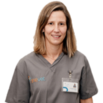 Ana Catarina Figueira Licenciada em Medicina Veterinária, pelo Instituto de Ciências Biomédicas Abel Salazar da Universidade do Porto, em 2001. Mestre em Medicina e Oncologia Molecular, pela Faculdade de Medicina de Universidade do Porto, em 2009. Doutorada em Ciências Veterinária, pelo Instituto de Ciências Biomédicas Abel Salazar da Universidade do Porto, em 2016. Docente de Clínica de Animais de Companhia na Escola Universitária Vasco da Gama, em Coimbra, desde 2004. Membro da equipa clínica do Onevet Hospital Veterinário Universitário de Coimbra desde 2015, do qual é Diretora Clínica desde 2019. As suas principais áreas de interesse são Oncologia, Medicina Interna, e Pediatria.