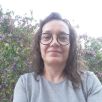 Maria Montserrat Rivera del Alamo Licenciada em Medicina Veterinária pela Universidade Autónoma de Barcelona em 1997. Doutorada em Medicina Veterinária pela Universidade Autónoma de Barcelona em 2003. Diplomada em Reprodução Animal pelo Colégio Europeu de Reprodução Animal (ECAR) em 2009, com especialidade em reprodução de pequenos animais. Acreditada AVEPA na área de reprodução animal. Investigadora e docente da Universidade Autónoma de Barcelona há 15 anos, na área de reprodução de animais de companhia. Autora de mais de 50 artigos em revistas internacionais indexadas, assim como colaboradora em vários livros.